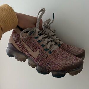 NIKE. Women’s Vapormax fly knit 3. Desert sand vivid purple, size 7.5